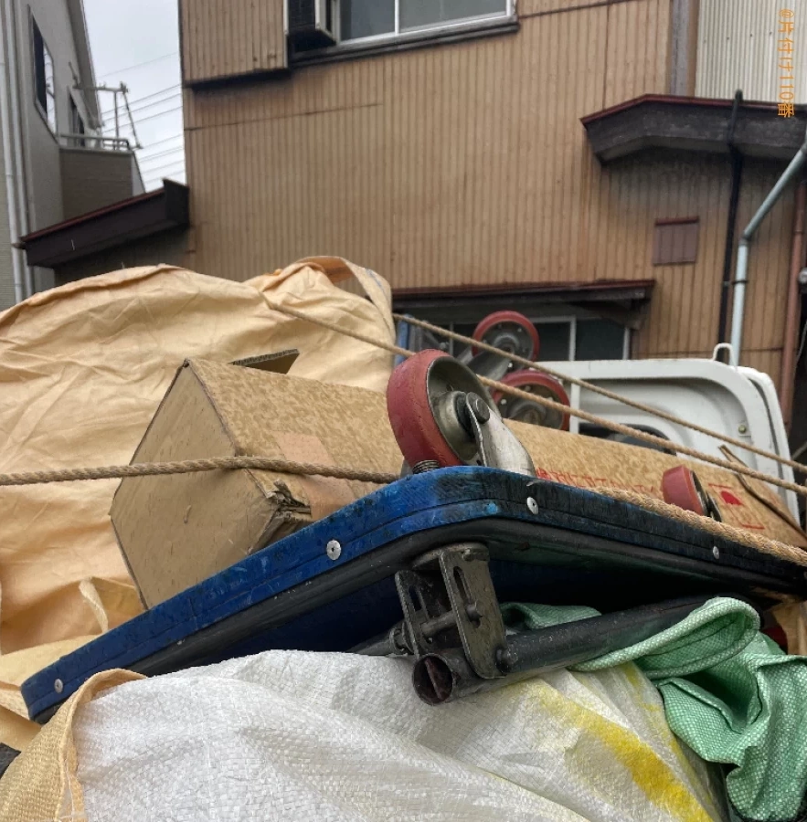 【戸田市】ポリかんを切った物、工事用のプラスチック、鉄くずの回収